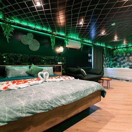 L'Oasis Tropicale, Jacuzzi, Love Room Роппенайм Экстерьер фото