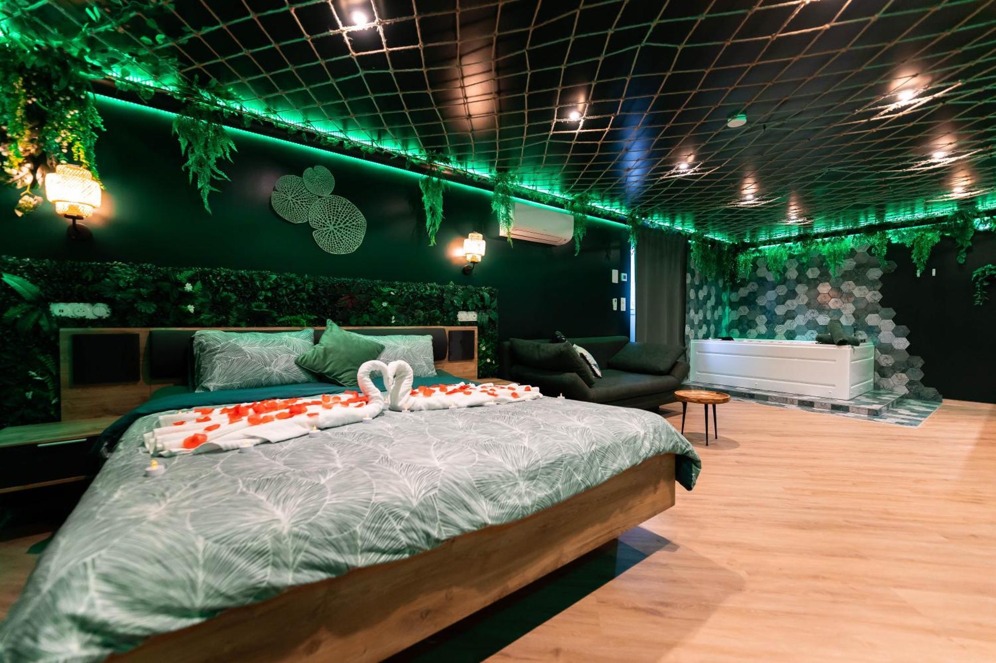 L'Oasis Tropicale, Jacuzzi, Love Room Роппенайм Экстерьер фото