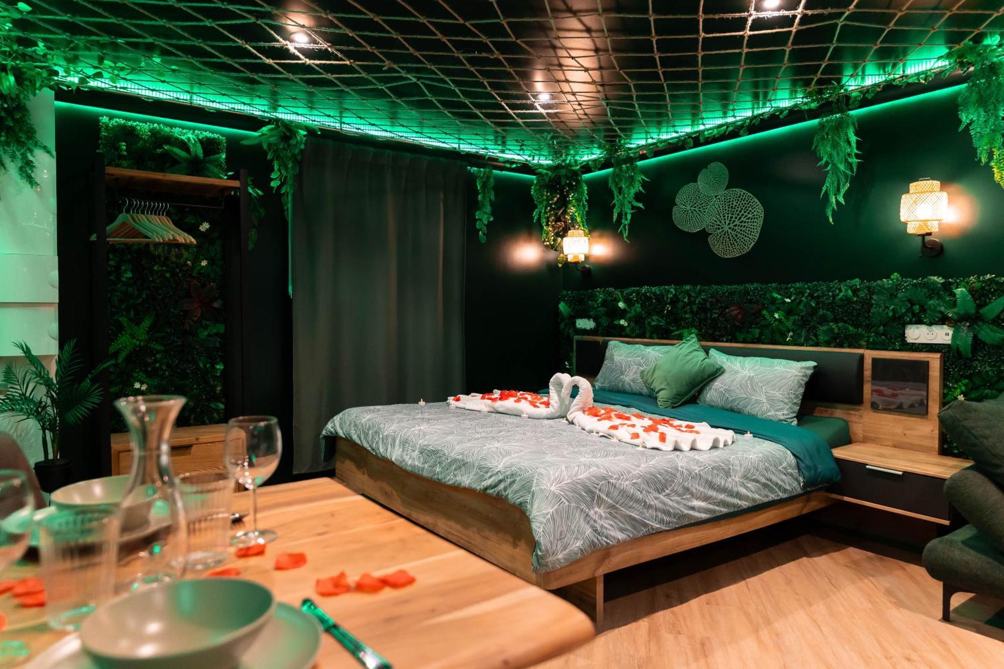 L'Oasis Tropicale, Jacuzzi, Love Room Роппенайм Экстерьер фото